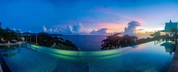 Coucher de soleil sur Phuket depuis la villa en Thaïlande — Photo