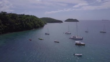 Martinik adası ve Karayip adalarındaki deniz manzarası