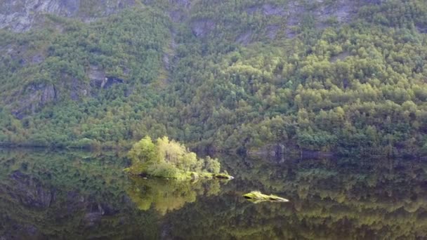 Fjord Geiranger et lac Lovatnet vue aérienne en Norvège