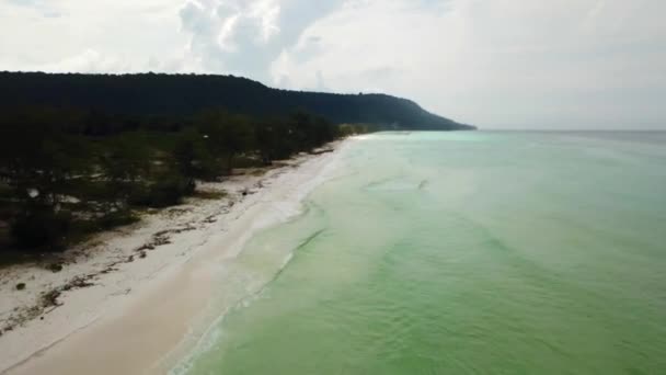 柬埔寨荣岛和海滩鸟瞰图 — 图库视频影像
