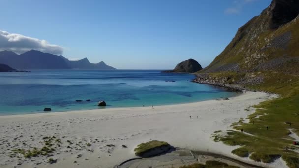 Wyspy Lofoten i widok z lotu ptaka na plażę w Norwegii — Wideo stockowe