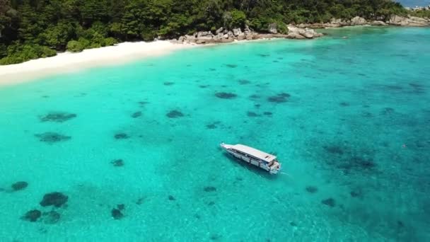 Similan ostrov a plážový letecký pohled v Thajsku — Stock video
