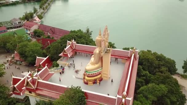 Grande statue de Bouddha vue aérienne à Phuket, Thaïlande — Video