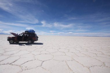 Salar de Uyuni, Bolivya'nın güneybatısında And Lar arasında