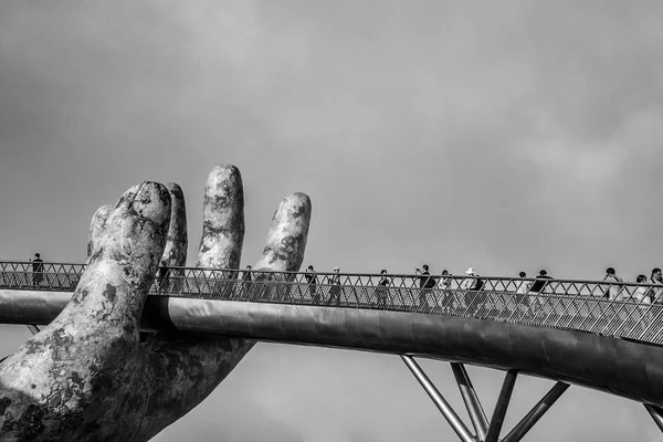 Golden bridge in Bana Hills French village, Sun World, Da Nang, Central Vietnam — Stock Photo, Image