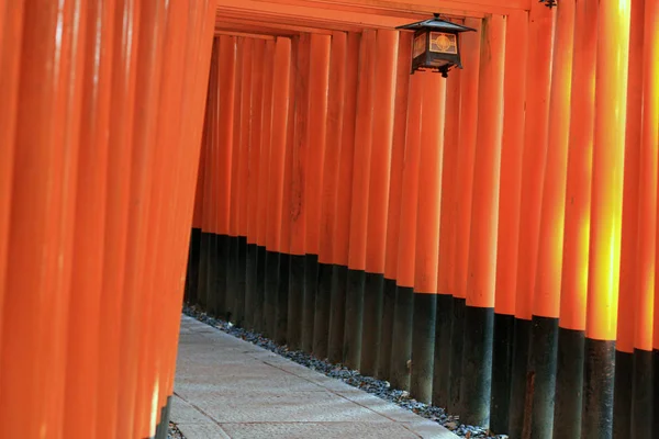 Fushimi Inari taisha mil santuários em Kyoto Japão — Fotografia de Stock