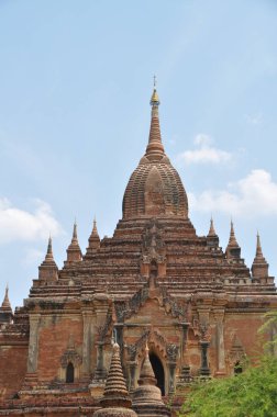 Myanmar'da eski Bagan tapınağı ve harabeleri