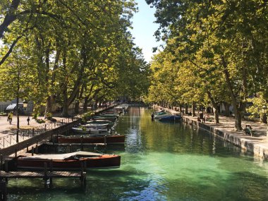 Güneydoğu Fransa'da Annecy şehir ve kanallar