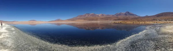 Salar de Uyuni, en medio de los Andes en el suroeste de Bolivia — Foto de Stock