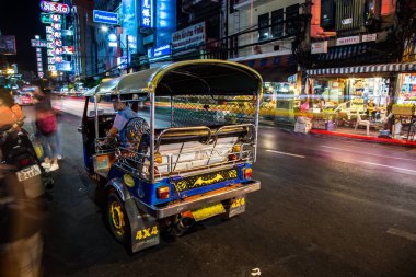 Chinatown, Bangkok, Tayland Tuk Tuk gece manzarası