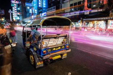 Chinatown, Bangkok, Tayland Tuk Tuk gece manzarası