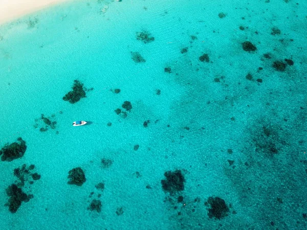 Tayland Similan adasının havadan görünümü