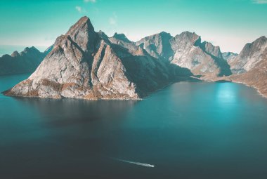Norveç'teki Lofoten adalarında, yukarıdan Reine görünümleri