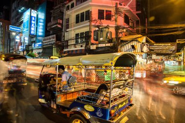 Chinatown, Bangkok, Tayland Tuk Tuk gece manzarası