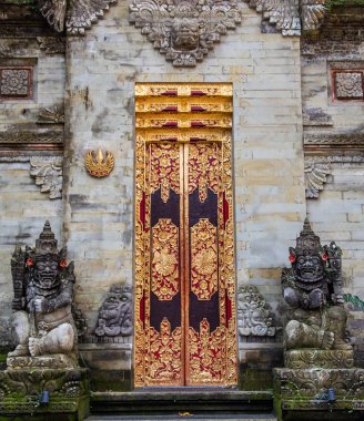 Bali Endonezya gölet ile Ubud tapınağı