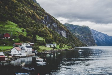 Norveç'te Bergen yakınlarındaki geziden Unesco Naeroyfjord manzarası