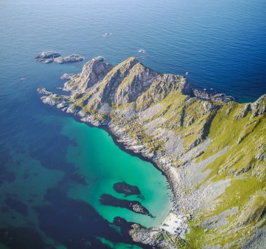 Norveç'te Bleik yakınlarındaki Matind Dağı'ndan drone manzaraları