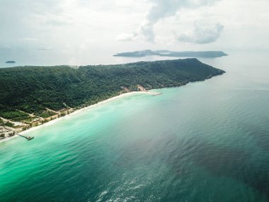 Yukarıdan Koh Rong adası, plaj ve gün batımı, Kamboçya Sihanoukville