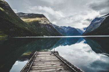 Norveç'te Geiranger çevresinde Lovatnet Gölü manzarası