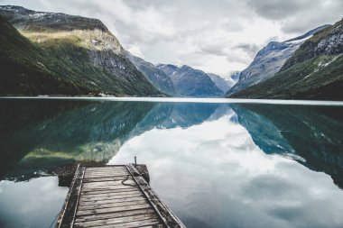 Norveç'te Geiranger çevresinde Lovatnet Gölü manzarası