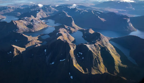 Blick auf die Lofoten aus dem Flugzeug, in Norwegen — Stockfoto