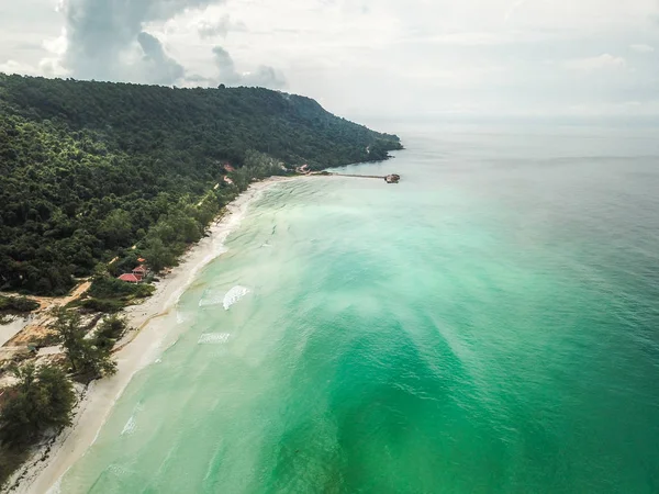 Wyspa Koh Rong od góry, plaża i zachód słońca, w Kambodży Sihanoukville — Zdjęcie stockowe