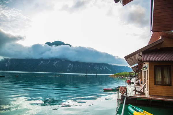 Widok na Park Narodowy Khao Sok w Tajlandii — Zdjęcie stockowe