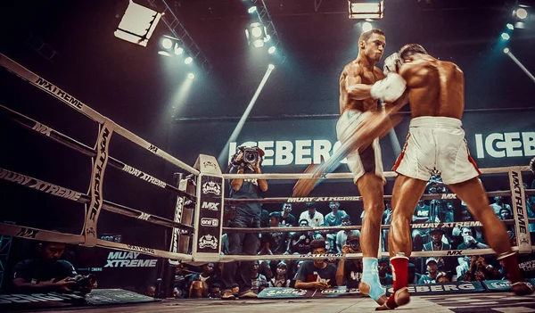 Muay thai fighting in Bangkok in Thailand — Stock Photo, Image