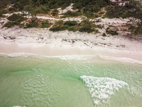 Yukarıdan Koh Rong adası, plaj ve gün batımı, Kamboçya Sihanoukville