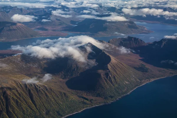 Blick auf die Lofoten aus dem Flugzeug, in Norwegen — Stockfoto