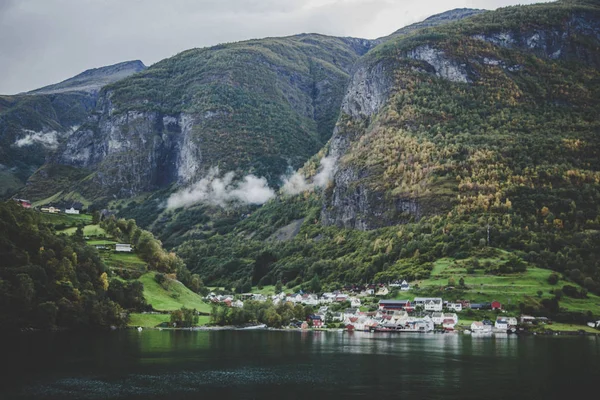 Norveç'te Bergen yakınlarındaki geziden Unesco Naeroyfjord manzarası