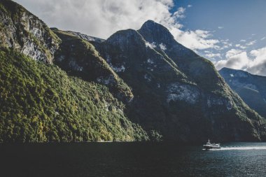Norveç'te Bergen yakınlarındaki geziden Unesco Naeroyfjord manzarası