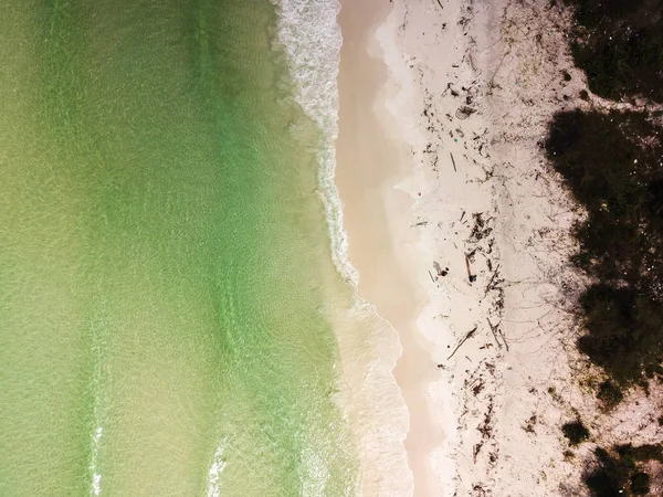 Yukarıdan Koh Rong adası, plaj ve gün batımı, Kamboçya Sihanoukville