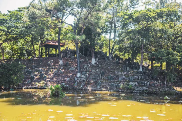 Hue imparatorluk sarayı ve Vietnam Kraliyet Mezarları