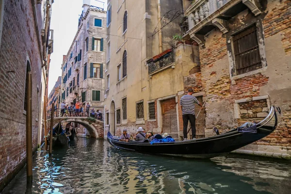 Vue sur les rues et les canaux de Venise Italie — Photo