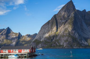 Norveç'te Lofoten adalarında Reine manzarası