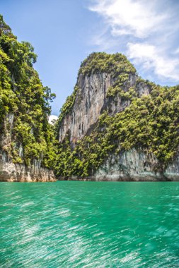 Tayland Khao Sok milli park manzarası