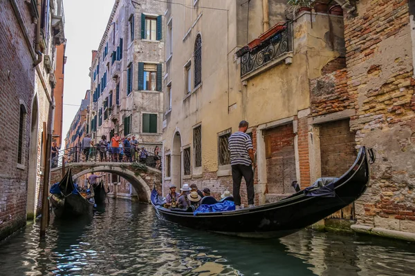 Vue sur les rues et les canaux de Venise Italie — Photo