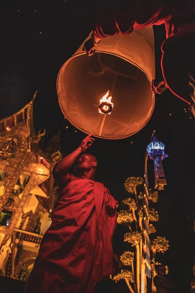 Festiwal latarnie, Yee Peng i Loy Khratong w Chiang Mai w Tajlandii — Zdjęcie stockowe