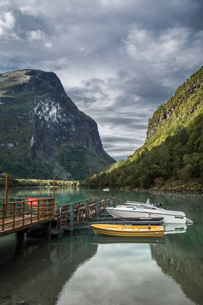 Vistas del lago Lovatnet alrededor de Geiranger, en Noruega — Foto de Stock