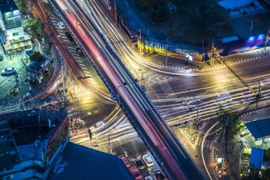 Tayland 'da gece Bangkok sokak manzarası