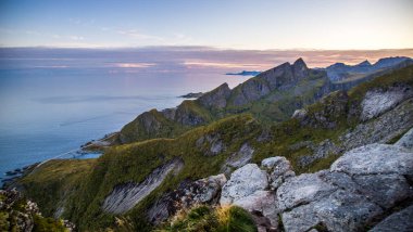 Norveç'te Lofoten adalarında Reine manzarası