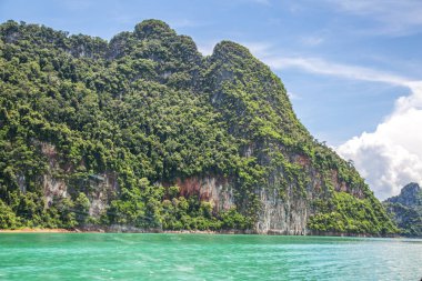 Tayland Khao Sok milli park manzarası