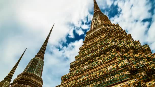 Bangkok street and temple timelapse in Thailand — Stock Video
