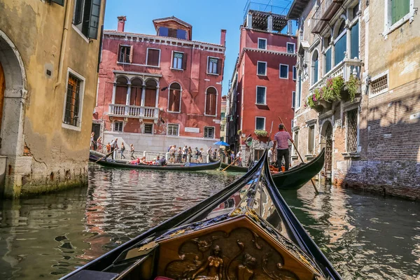 Vue sur les rues et les canaux de Venise Italie — Photo