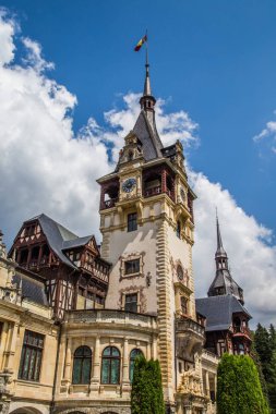 Doğu Avrupa Romanya'da Transilvanya Peles Kalesi