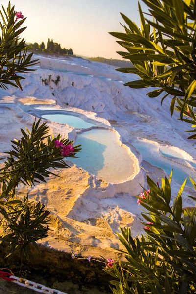 Terraços de piscina Pamukkale em Hierápolis, na Turquia — Fotografia de Stock