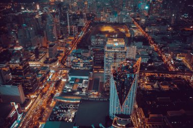 Siam ve Rachathewi geceleri Bangkok Tayland 'da görülür.