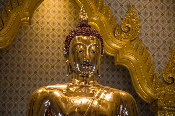 Templo de oro buddha en Bangkok en Tailandia — Foto de Stock