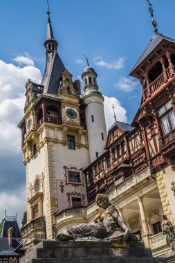 Doğu Avrupa Romanya'da Transilvanya Peles Kalesi